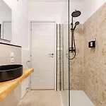 Modern 10 Min To Venice